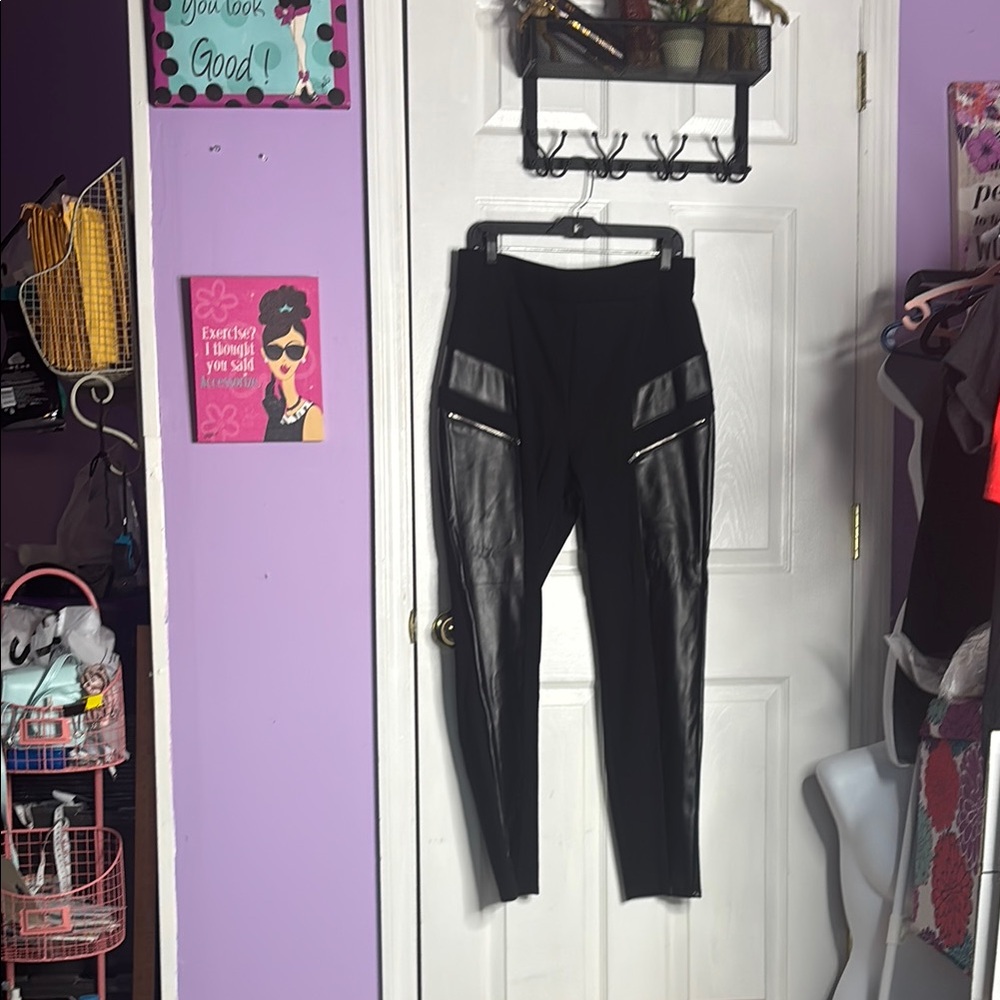 Black Leggings with Zippers - Picture 7 of 12